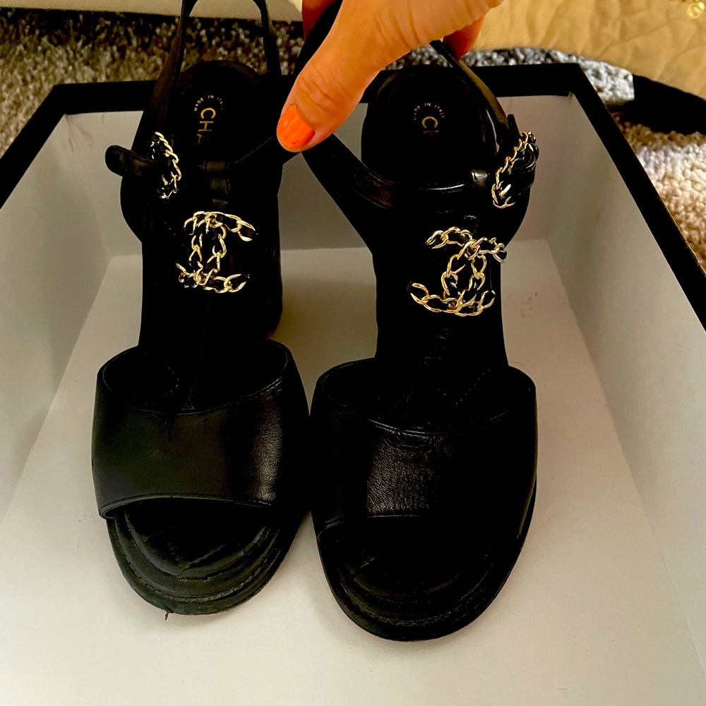 CHANEL
Lambskin Quilted Chain CC Wedge Sandals 37.5 Black